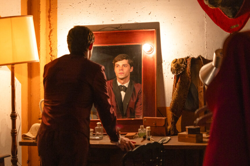 Aquel, la serie que recorre la vida de Raphael, llega a Netflix el 9 de octubre