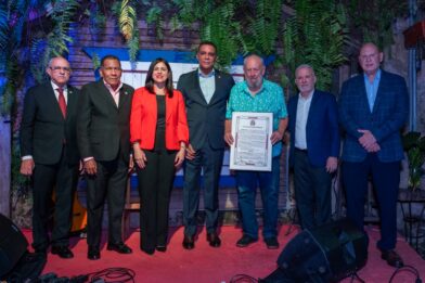 Entregan reconocimiento del Senado a Freddy Ginebra por su extraordinario aporte a la cultura dominicana - Noticias de hoy en República Dominicana | De Último Minuto