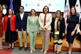 Ministerio de la Mujer promueve buenas prácticas de género con panel para el sector privado
