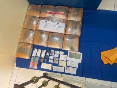 Autoridades incautan 13 pacas de marihuana y arrestan a dos personas en Azua - Noticias de hoy en República Dominicana | De Último Minuto