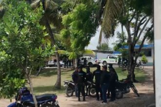 Amplio contingente policial resguarda el Cementerio Cristo Redentor durante sepelio de joven en Herrera