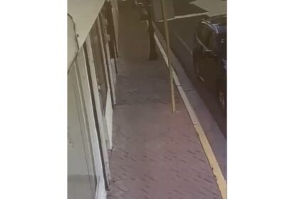 Captados en cámara quedaron cuatro jóvenes que asaltaron joyería de Santiago