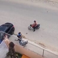 Motoristas rompen cristales de vehículo tras presunto intento de atraco a conductora en La Ciénaga