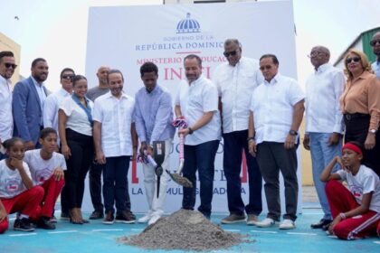 Inefi inicia construcción de techado para dignificar el deporte escolar en la Escuela República de Chile