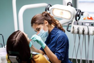 MP pedirá prisión preventiva contra falso odontólogo acusado de causar lesiones permanentes a paciente en La Vega