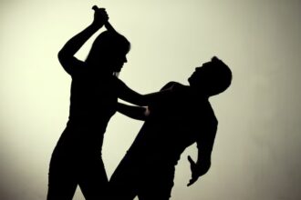 Joven de 22 años será procesada por el delito de parricidio tras lanzar a su pareja a un cauce de Nicaragua