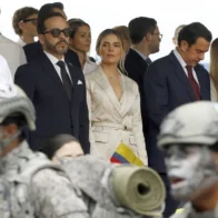 Abelardo De la Espriella encabeza el desfile militar en Medellín, un bastión de su victoria en Colombia
