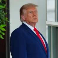 Trump avisa que Estados Unidos tomará medidas si los hutíes del Yemen bloquean el mar Rojo