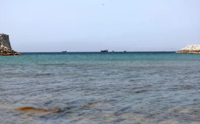 Irán advierte con impedir el paso por Ormuz a los buques que acepten fondos iraníes congelados