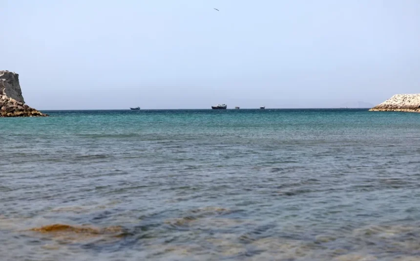 Irán advierte con impedir el paso por Ormuz a los buques que acepten fondos iraníes congelados