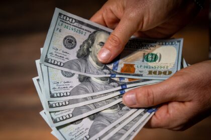 Dólar.