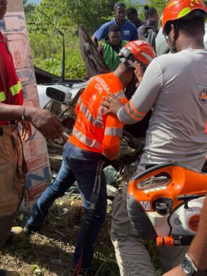 Joven pierde la vida al chocar su vehículo contra poste eléctrico en San Pedro de Macorís