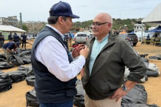Víctor Atallah supervisa la instalación del hospital de campaña enviado por República Dominicana a Venezuela