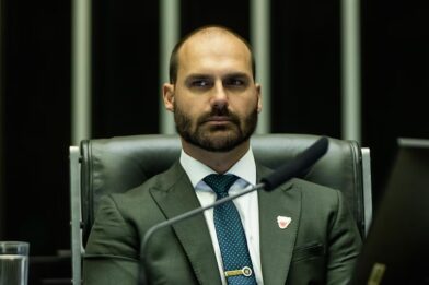 Estados Unidos concedió la residencia permanente a Eduardo Bolsonaro