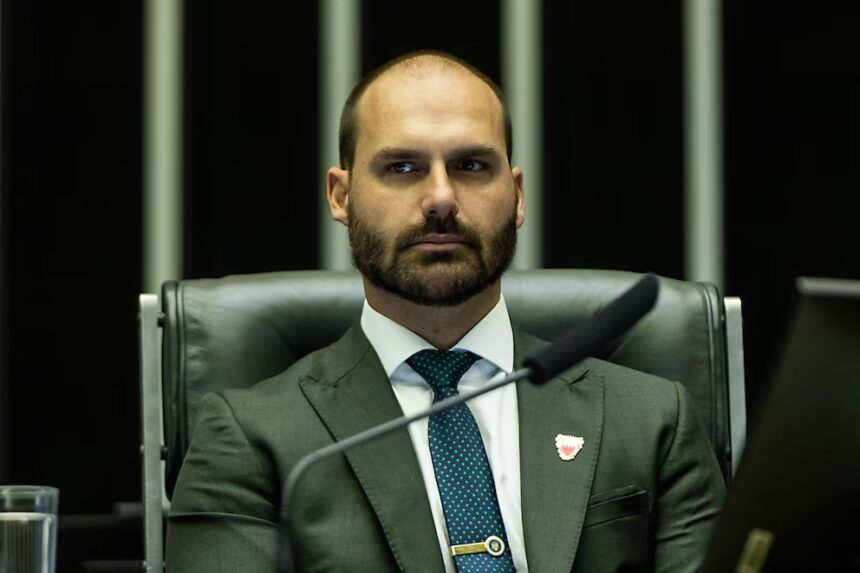 Estados Unidos concedió la residencia permanente a Eduardo Bolsonaro