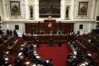Congreso de Perú aprueba polémica ley sobre delitos de lesa humanidad y desata críticas