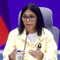 Delcy Rodríguez sustituye a la ministra de Transporte en plena emergencia por los sismos