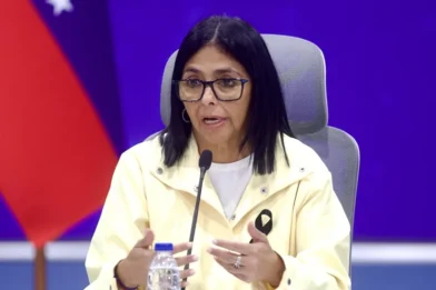 Delcy Rodríguez sustituye a la ministra de Transporte en plena emergencia por los sismos