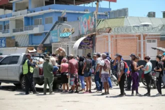 Siguen enviando ayuda a Venezuela, donde se afanan entre los escombros hasta los mineros