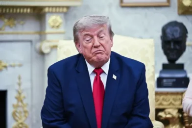 Trump resucita su plan para negar la residencia permanente en EE.UU. por uso de programas públicos