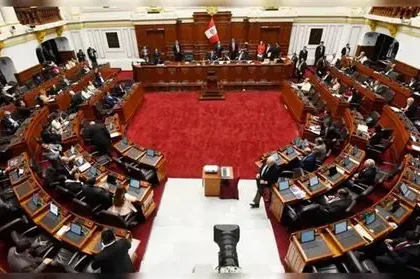 Congreso de Perú promulga ley que excluye a policías y militares de la justicia común