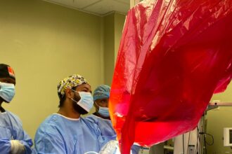 Hospital Mario Tolentino Dipp realiza primera cirugía de columna mínimamente invasiva por endoscopia