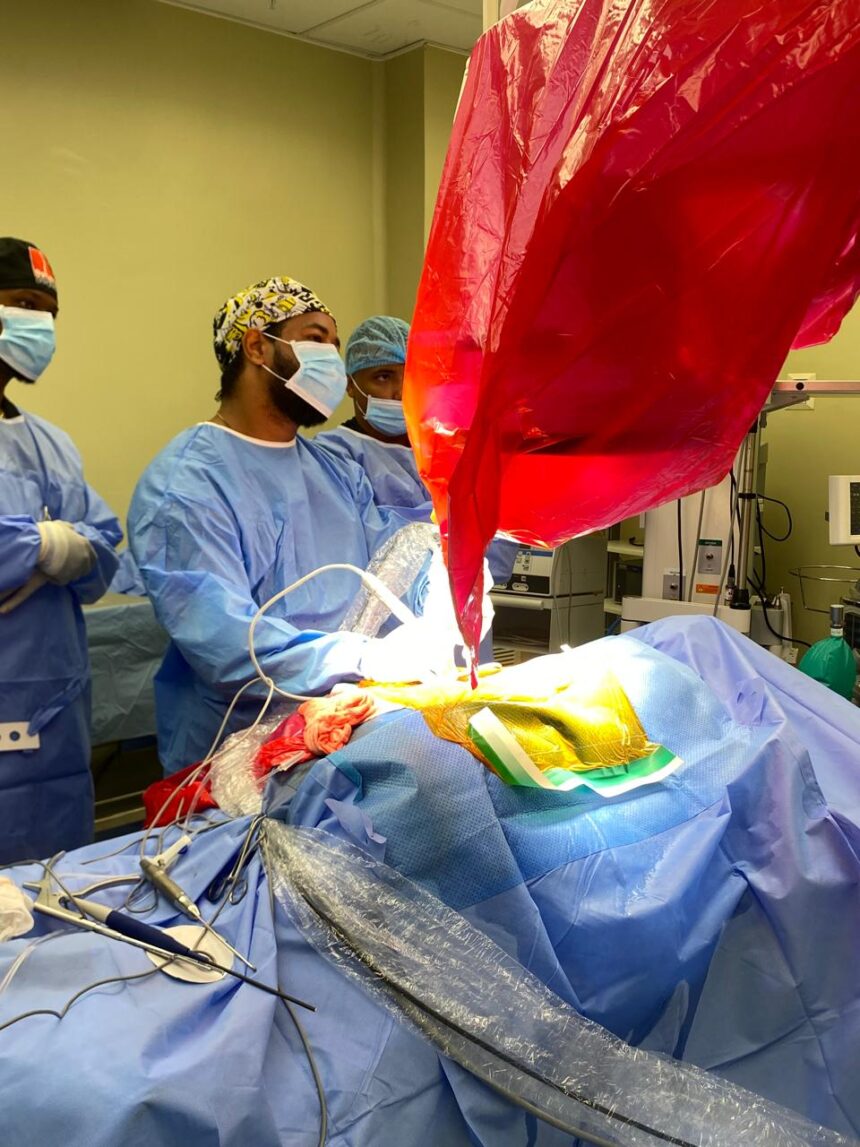 Hospital Mario Tolentino Dipp realiza primera cirugía de columna mínimamente invasiva por endoscopia