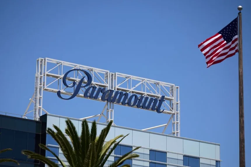 Los actores Cumberbatch y Cumming alertan del riesgo para Reino Unido por la fusión de Paramount y Warner