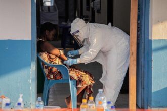 OMS: la falta de fondos y el conflicto en la RD del Congo dificultan la respuesta al ébola