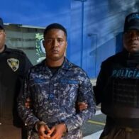 PN entrega a la justicia al agente involucrado en la muerte de joven en sector de Herrera
