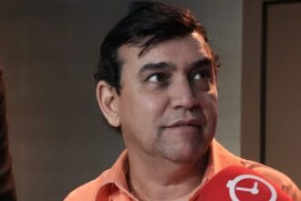Juancito Rodríguez destaca el reto de reunir un elenco estelar para "Nunca te fíes de una mujer despechada"