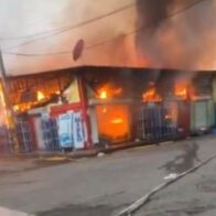Incendio afecta plaza comercial en Imbert y moviliza a bomberos de varios municipios