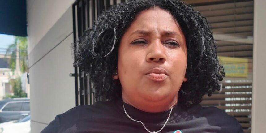 Mujer denuncia que le retuvieron su pasola tras discusión con una secretaria de la fiscalía