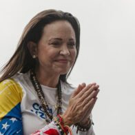Machado dice que vuelve a Venezuela y pide ayuda a para la "reconstrucción democrática"