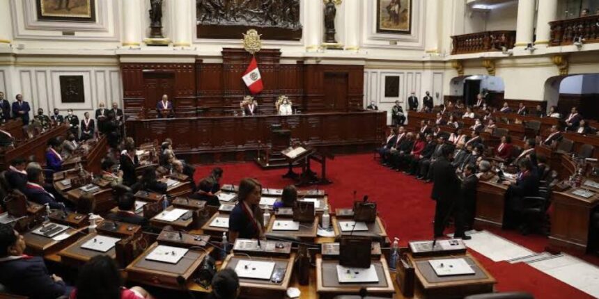 Entra en vigor en Perú polémica ley que excluye de justicia común a policías y militares