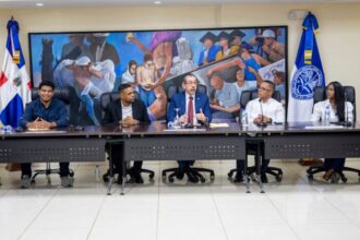 Rector de la UASD, Jorge Asjana David, realia encuentro con la FED en pro del bienestar estudiantil