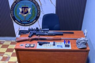 Dintel ocupa pistola Glock, escopeta ilegal y pertrechos militares durante allanamiento en Cotuí