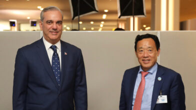 El presidente Luis Abinader y el director general de la Organización de las Naciones Unidas para la Alimentación y la Agricultura (FAO), Qu Dongyu.
