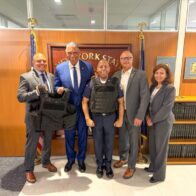 Cónsul dominicano en Nueva York gestiona entrega de 849 chalecos antibalas
