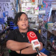 Apagones prolongados mantienen en crisis a comerciantes de Boca Chica