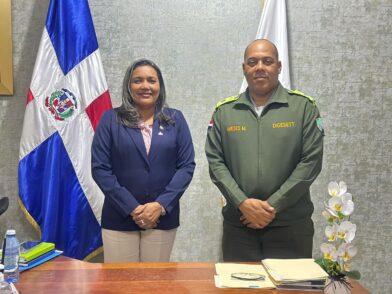 Gobernadora de Azua y comandante de la DIGESETT unen esfuerzos por una movilidad segura