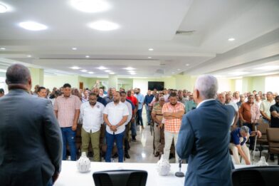 Ricardo de los Santos resalta fortaleza y alcance nacional de FENATRADO