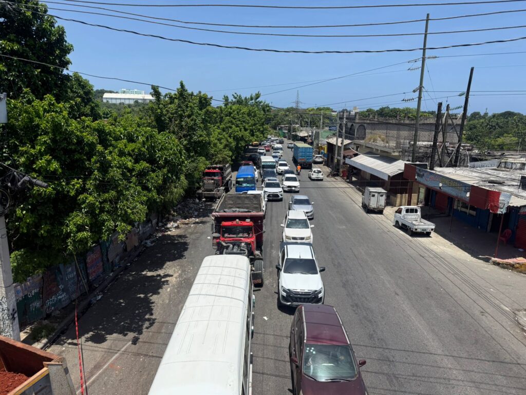 Residentes en Quita Sueño, Haina, piden intervenir urgentemente carretera por constantes accidentes - Noticias de hoy en República Dominicana | De Último Minuto