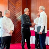 Abinader sostiene encuentro con obispos durante asamblea del Episcopado Dominicano