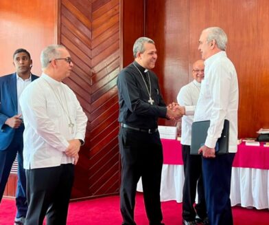 Abinader sostiene encuentro con obispos durante asamblea del Episcopado Dominicano
