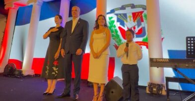 Ian David, el niño de 8 años que emocionó a todos en la celebración de la Independencia de EEUU - Noticias de hoy en República Dominicana | De Último Minuto