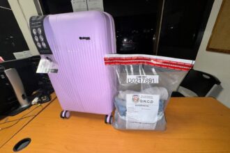 Interceptan a dos extranjeras con 13 prendas de vestir impregnadas de presunta cocaína