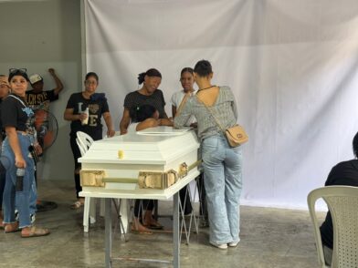 Familiares y allegados lloran la muerte de Darlin Mercado en Herrera