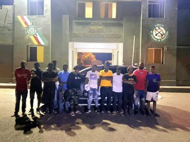 Soldados del ERD detienen dos vehículos con 32 haitianos indocumentados en Valverde y Dajabón