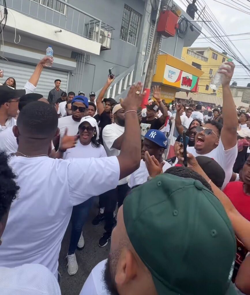 Cientos marchan por las calles de Herrera exigiendo justicia por la muerte de Darlin Mercado - Noticias de hoy en República Dominicana | De Último Minuto